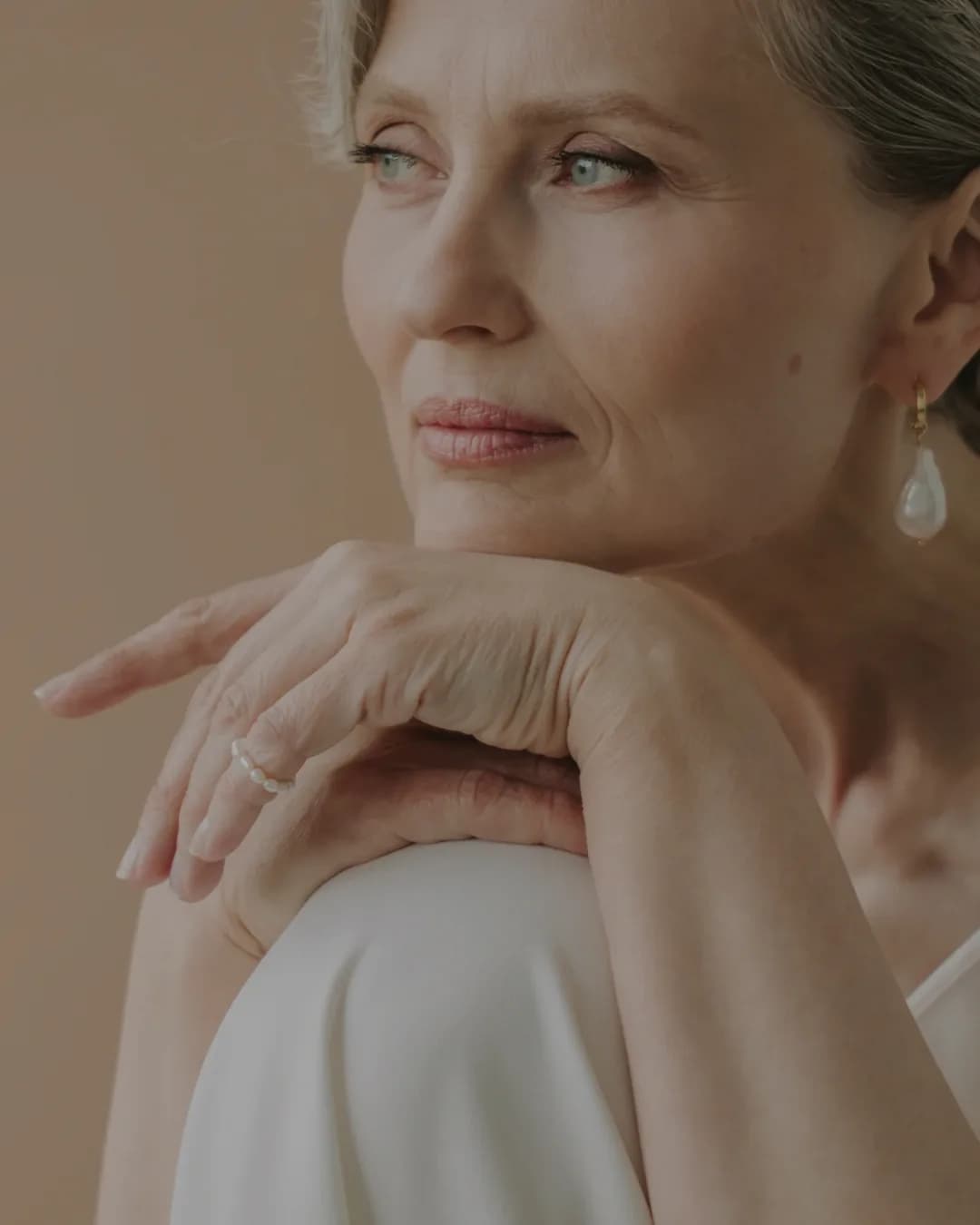 Strefa Menopauzalna - dojrzała kobieta i zdrowa skóra